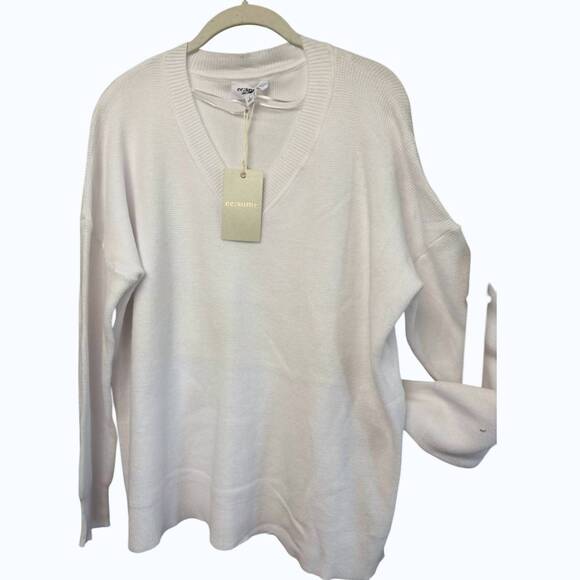 EE:SOME Sweaters - NEW EE:SOME women's pullover sweater in white